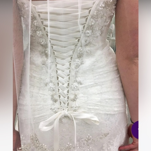 David's Bridal YP3344 Elegant White Lace Gown Sz 8 Women - Picture 7 of 14